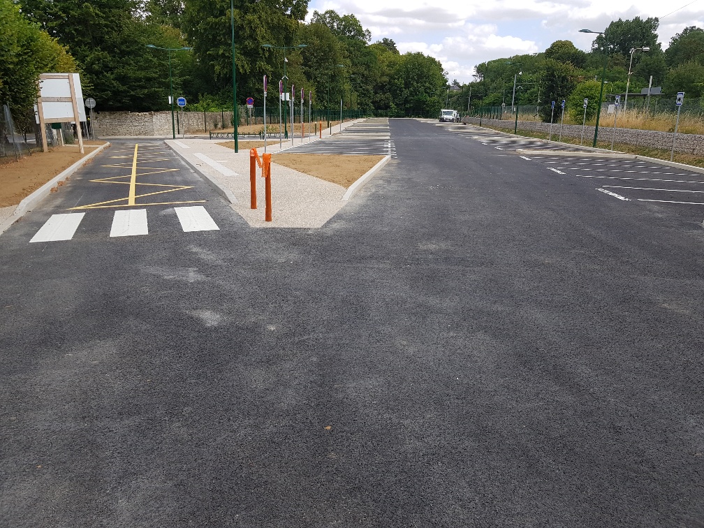 20180718_153227_resized AXE TP - Création du parking de la gare de Chaumont en Vexin pour la communauté de commune du Vexin en Thelle - travaux publics